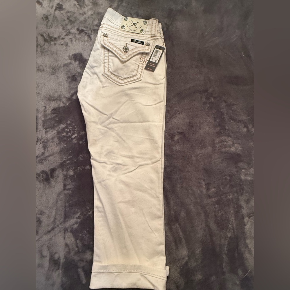 NWT Miss Me White Cropped Jeans